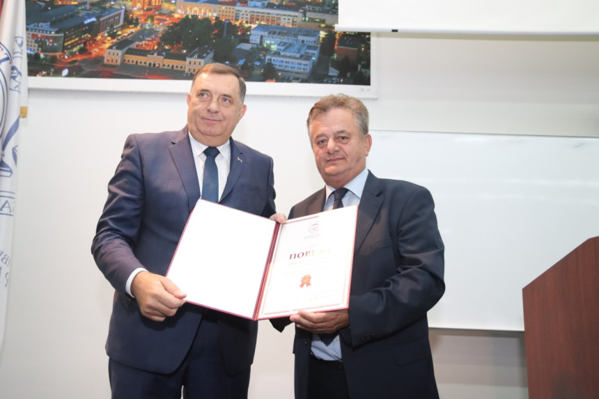 Додику предложен за почасног доктора наука Универзитета у Бањалуци!?