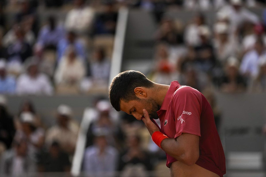 Novak Đoković se povukao sa Rolan Garosa