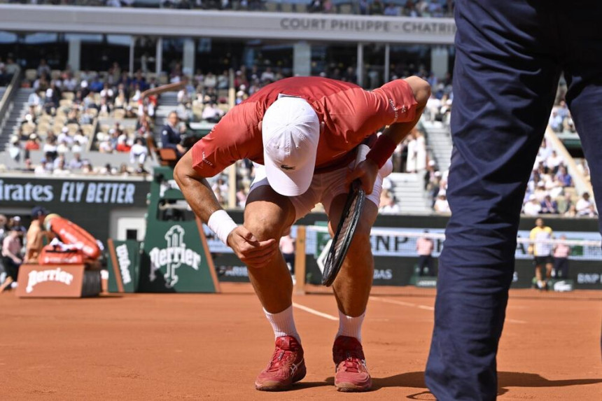 Novak Đoković će danas biti podvrgnut operaciji koljena