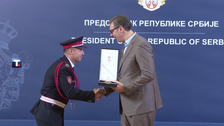 Vučić uručio Orden žandarmu Milošu Jevremoviću
