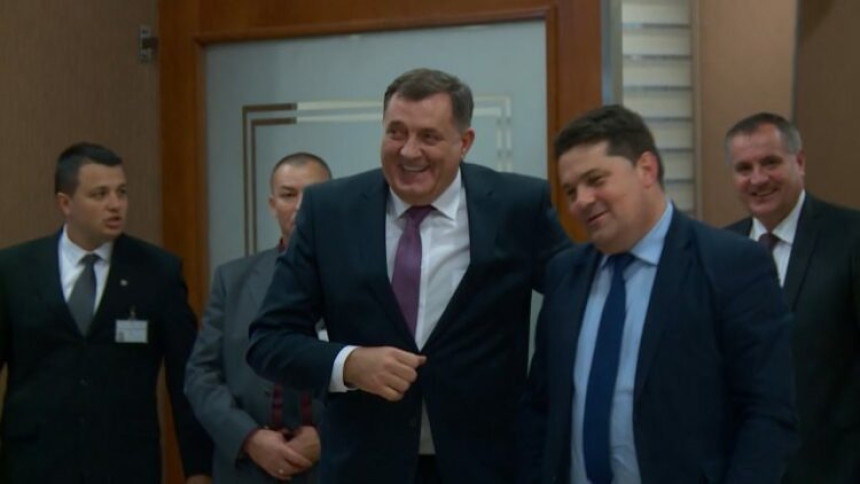 Неко неког руши - Стевандић Додика или Додик Стевандића?