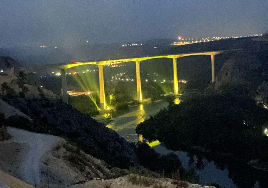 Uz vatromet svečano otvoren most Hercegovina