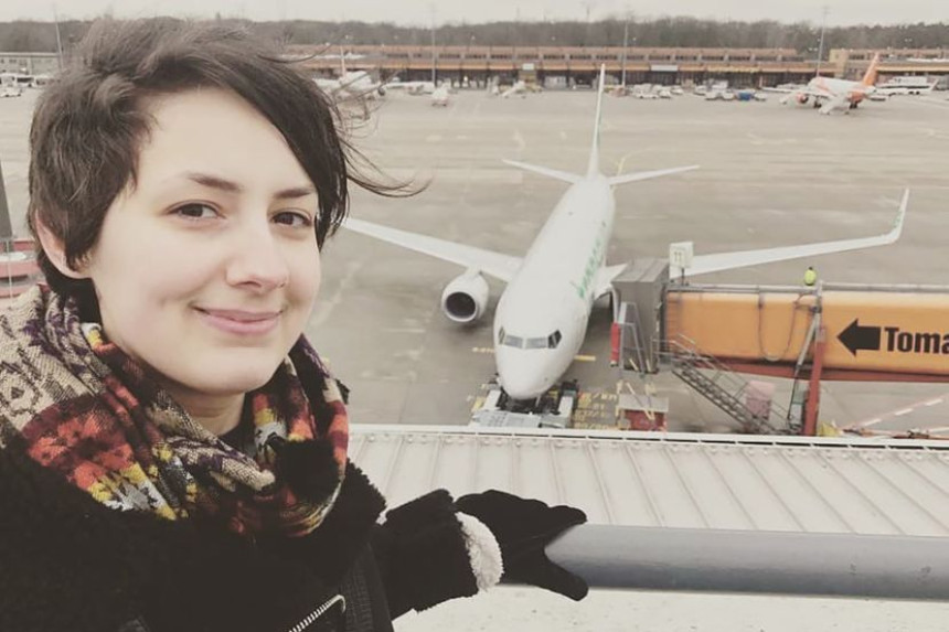 Пре 9 година се заљубила у авион а сад су раскинуили али остају пријатељи!?