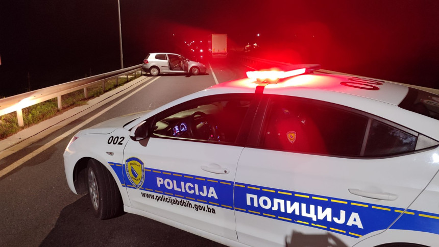 Брчко: Пијани возач изазвао саобраћајну незгоду (ФОТО)