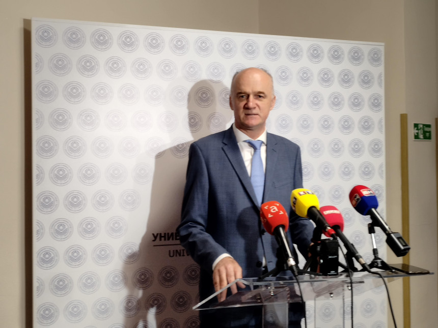 Senat Univerziteta se bavio parkingom i raskrsnicom