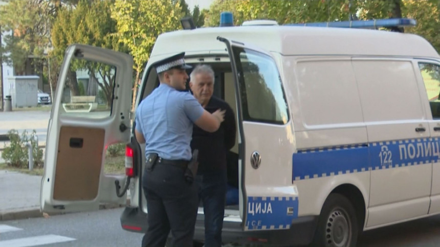 Софренић и остали са лисицама на рукама спроведени у Суд