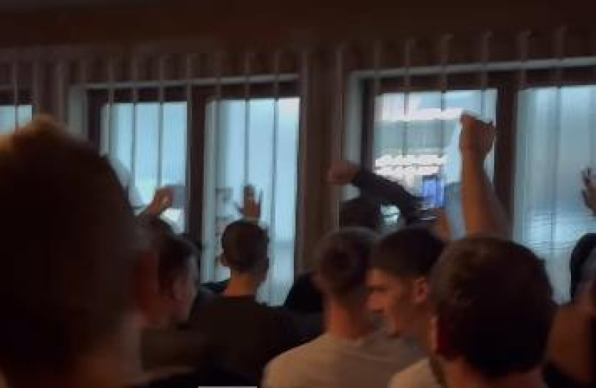 Isplivao snimak haosa, Stanojevića povrijedili (VIDEO)