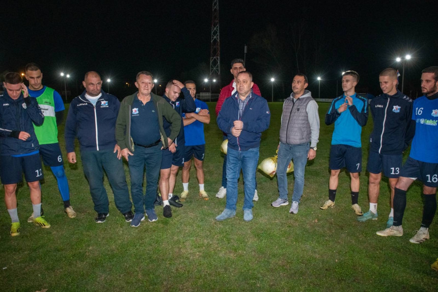 Максимовић посјетио фудбалски клуб у Доњем Црњелову