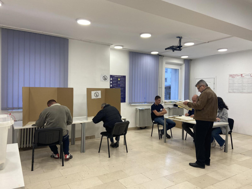 У Бијељини масовна куповина гласова