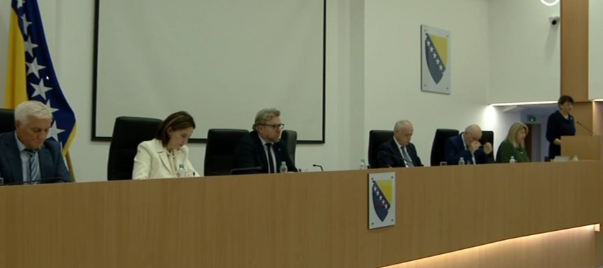 Izlaznost do 15h 34,98%, na nivou je prošlih izbora