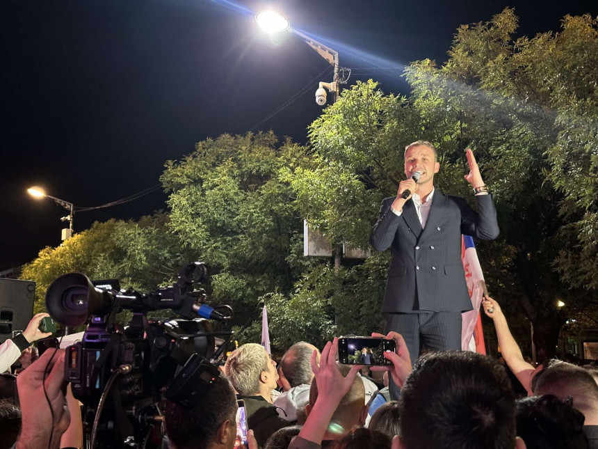 Slavlje na ulicama Banjaluke: "SNSD i Milorad Dodik su ponovo kažnjeni" (FOTO)