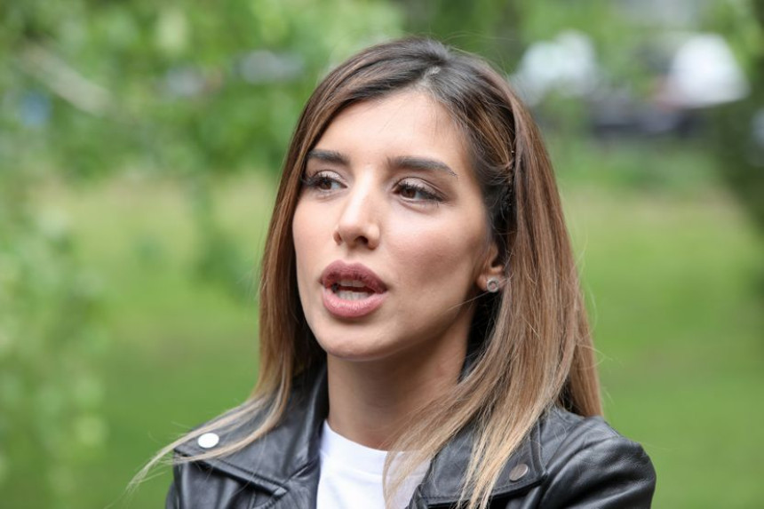 Хало полиција - Јована Пајић у окршају са женом која је вређала
