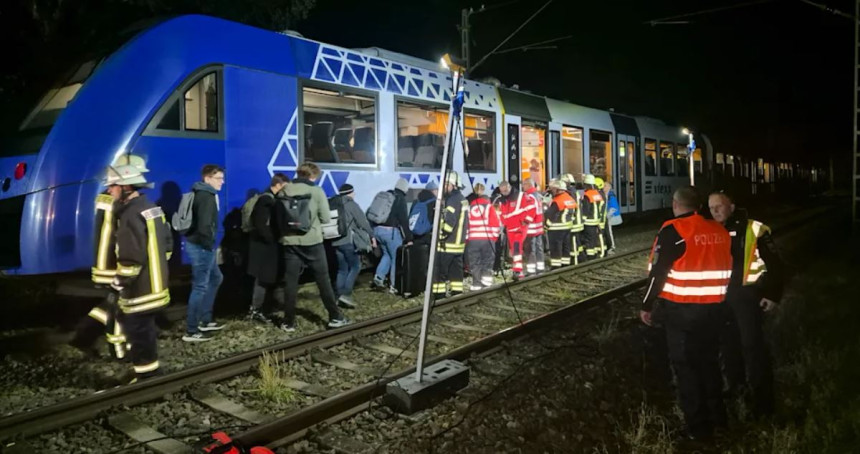 Njemačka: Voz sa više od 100 putnika iskliznuo iz šina