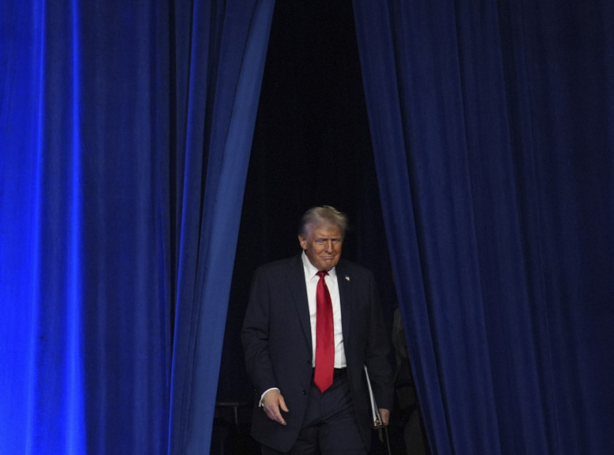 Tramp razgovarao sa Abasom: Radiću na zaustavljanju rata