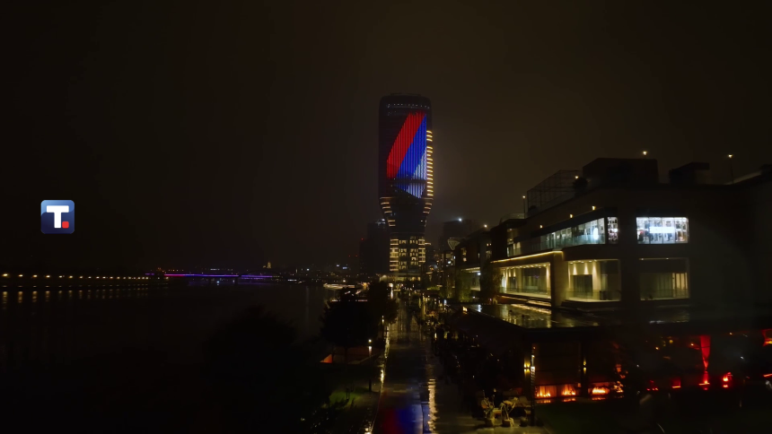 Srpska trobojka i Natalijina ramonda na Kuli Beograd