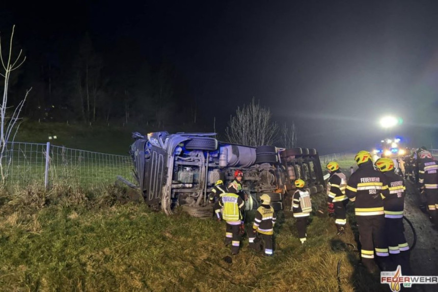 Težak udes: Prevrnuo se kamion vozača iz BiH
