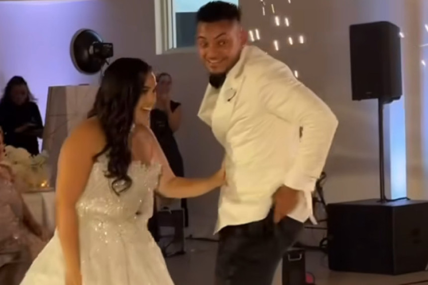 Mladoženji pukle pantalone usred svadbenog plesa! (VIDEO)