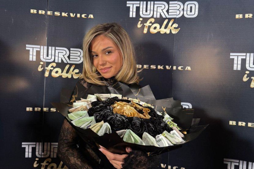 Breskvica predstavila album i dobila buket od para!