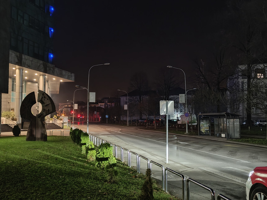 Draško ne odustaje: Institucije u mraku, parking blokiran