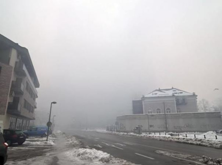 Banjaluka osvanula pod maglom, grad okovao mraz