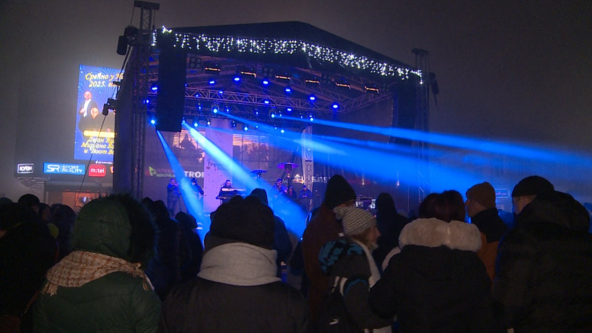 Prijedorčani uz lokalne muzičare dočekali 2025.