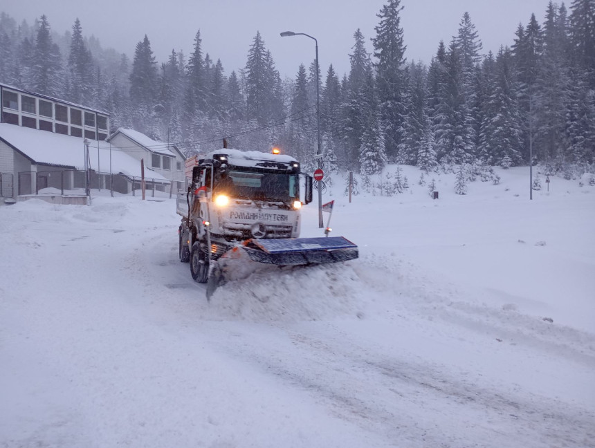 Na Han Pogledu visina snijega 70 cm, otežan saobraćaj