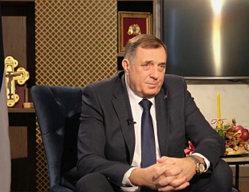 Oglasio se Dodik na društvenim mrežama: Čestitao Božić