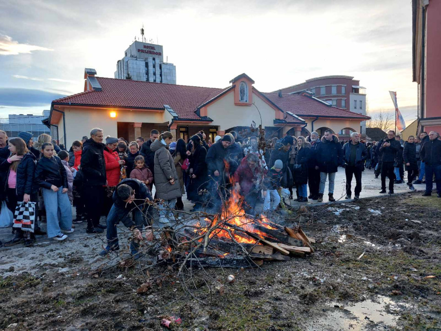 Osveštan i naložen centralni badnjak u Prijedoru