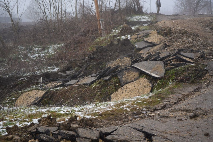 Katastrofa u blizini Maglaja, klizište prijeti kućama