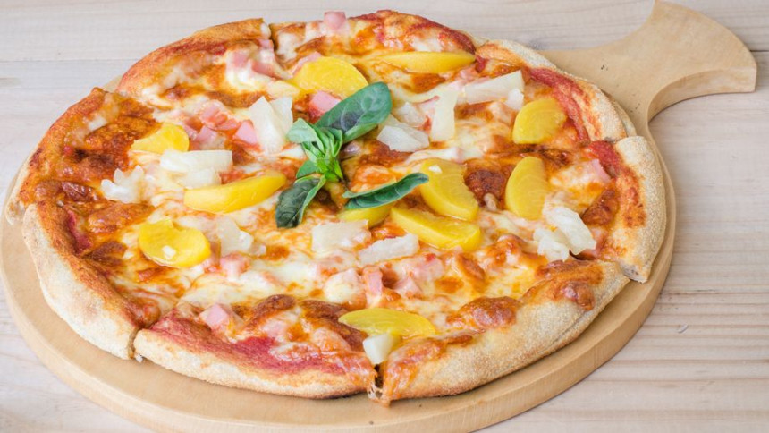 Verovali ili ne: Podigli cenu pice sa ananasom da bi gosti prestali da jedu!