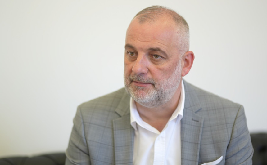 Iz budžeta Srpske nestaju milijarde, a hapse Petrovića