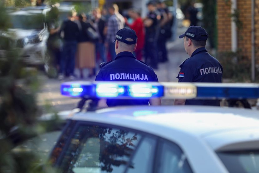 Tragedija: Autom udario policajku, pa pobjegao
