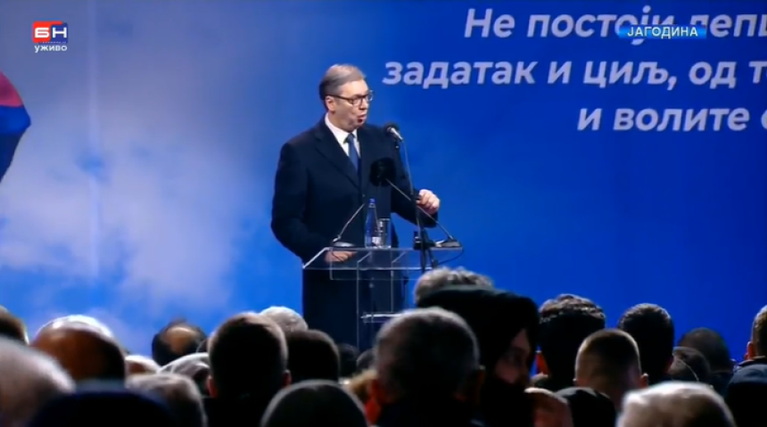 Vučić: Veliki broj ljudi želi da brani Srbiju koja je napadnuta