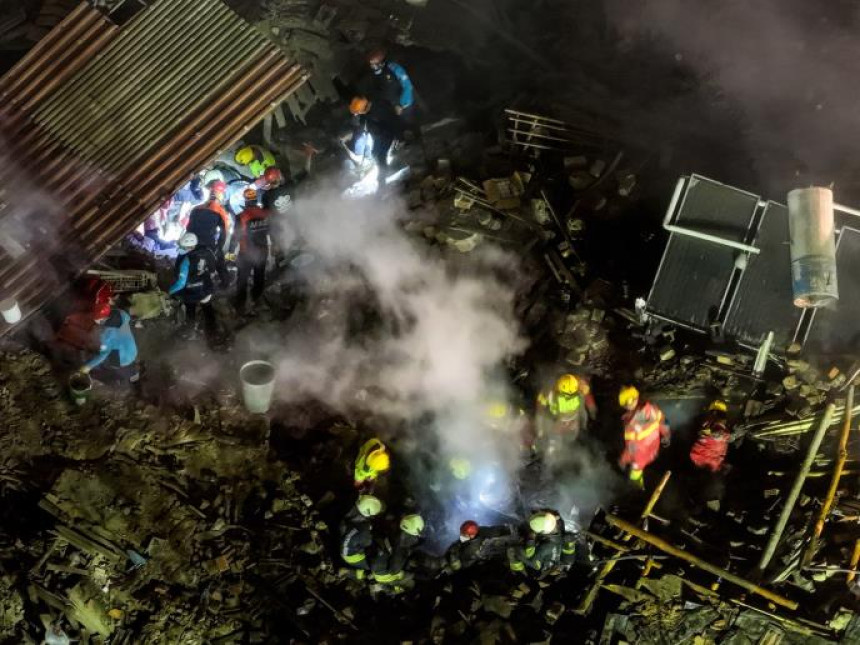 Turska: Srušila se zgrada, najmanje pet osoba zarobljeno