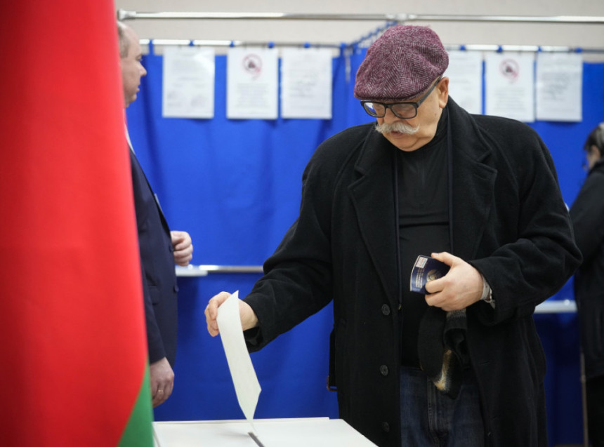 Izlazne ankete: Lukašenko osvojio oko 87% glasova
