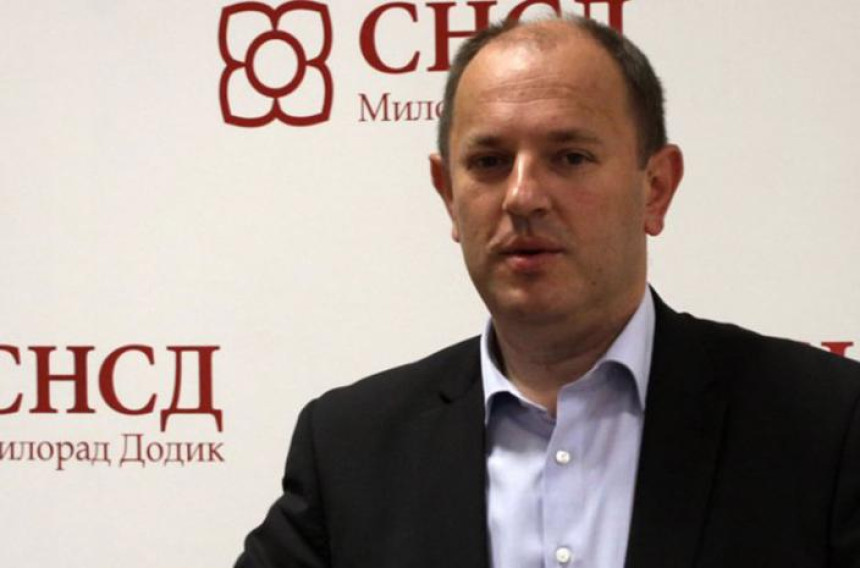 Direktor ERS Luka Petrović kažnjava neposlušne radnike