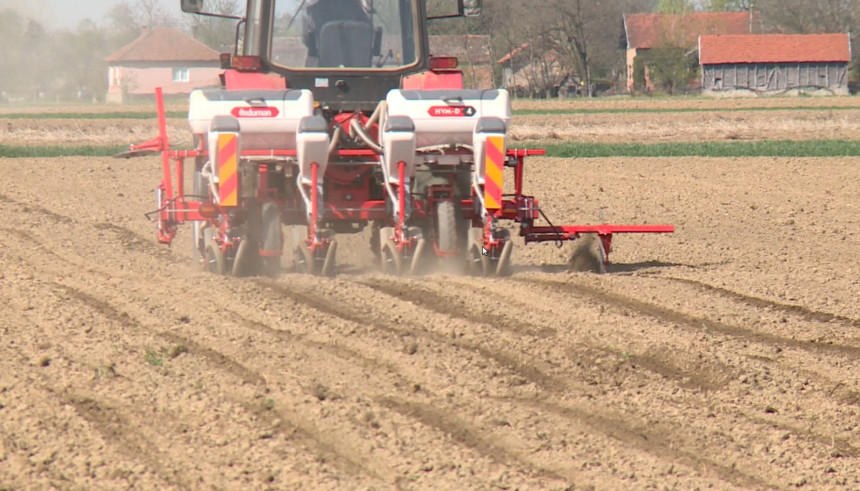Džaba nam domaći resursi ako trošimo milijarde na tuđe