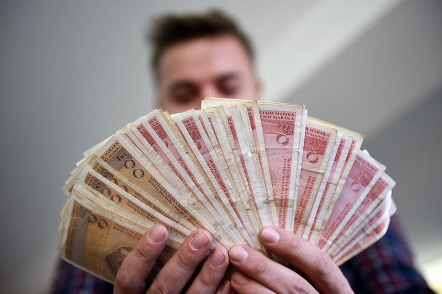 Za mjesec dana dobio platu veću od 860.000 KM!