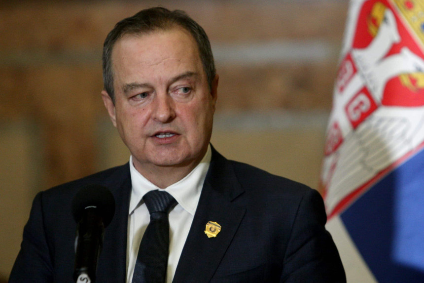 Učesnik protesta u Novom Sadu pao s motora na blokadi