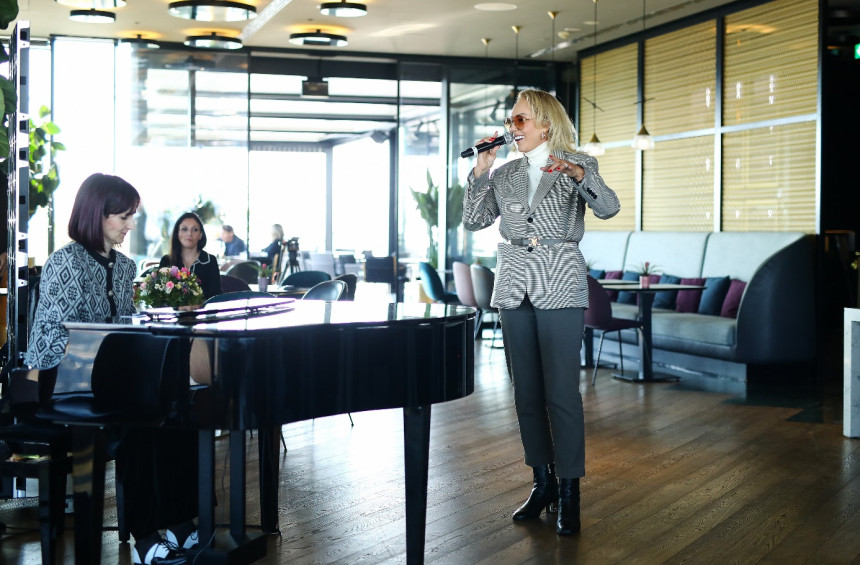 Nakon povrede Lepa Brena se vraća u velikom stilu