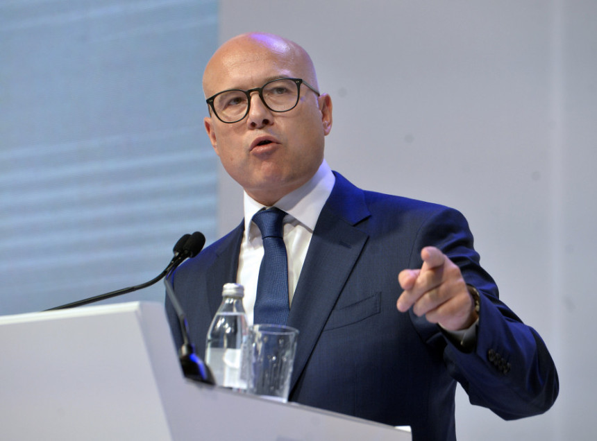 Incident sa vozilom Vučića ne treba posmatrati olako