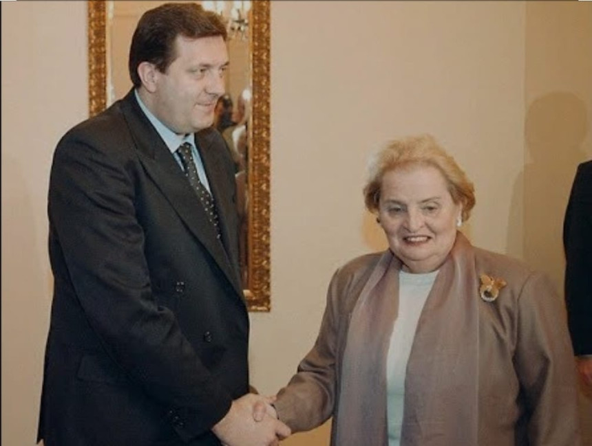 Milorade, za razliku od tebe, mi nikada nismo dobili 1$ od USAID-a. A ti, Milorade?