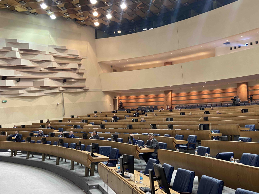 Konaković nije smijenjen jer SNSD pokušava da ostane na vlasti