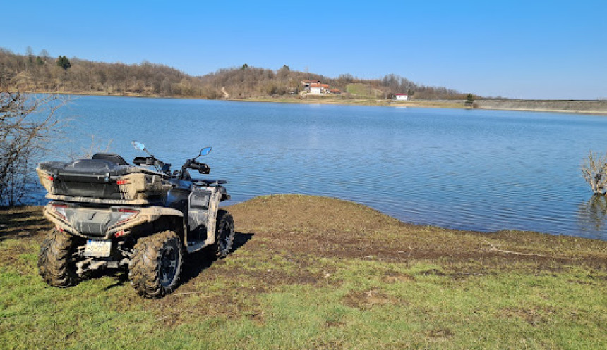 Kod Prnjavora pronađeno vozilo odbjeglog ubice