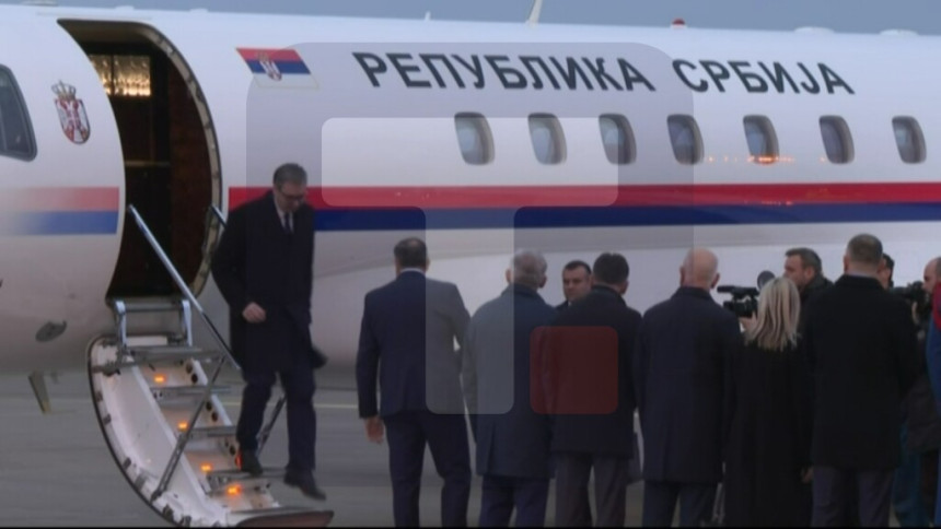 Vučić doputovao u Banjaluku, dočekao ga Dodik