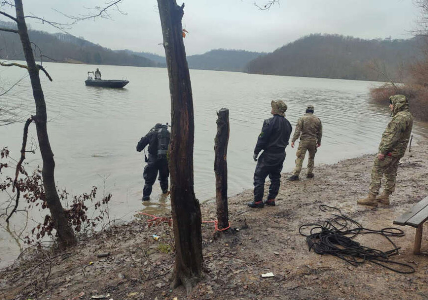 Ronioci pretražuju jezero u potrazi za Selimovićem
