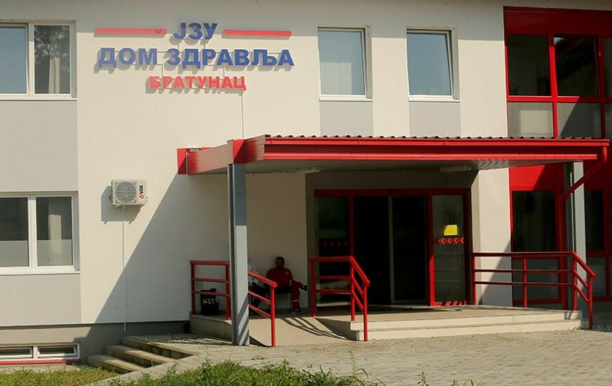 Братунац:Дјевојчица преминула, позлило јој на трибинама