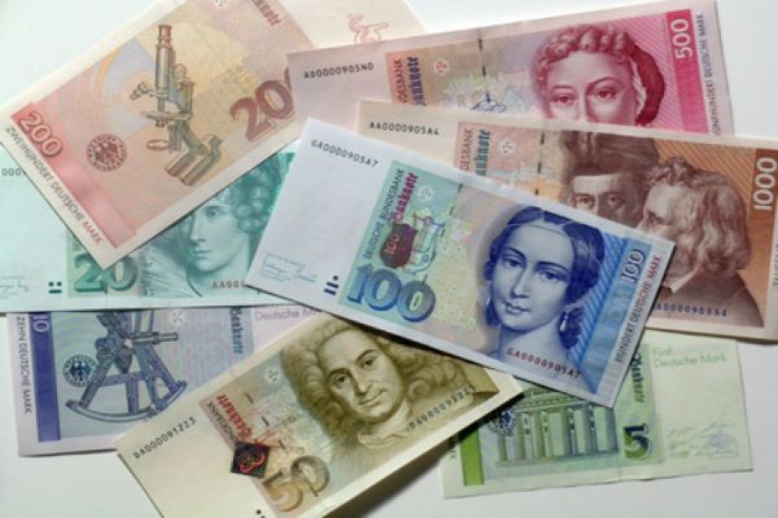 Pronašli 400.000 nemačkih maraka u kući pa umesto da se obogate platili kaznu!