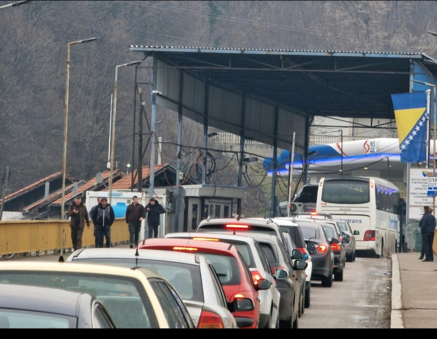 Zašto DGS i policija RS ne rješavaju gužve na prelazima?!