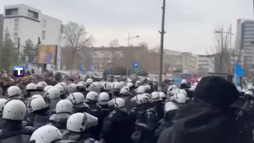 Novi Sad: Izabran gradonačelnik, neredi ispred Skupštine